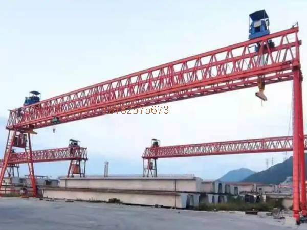 龍門吊門式起重機(jī)如何進(jìn)行定期**檢查？